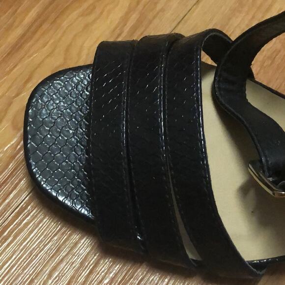 Cushion Walk by Avon Black Snakeskin Print Heels Size 6 - Picture 7 of 14